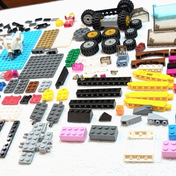 SALE ! LEGO Lot of 250 Mixed Sizes & Mixed Colors Straight Long Bricks Assorted - Picture 1 of 11